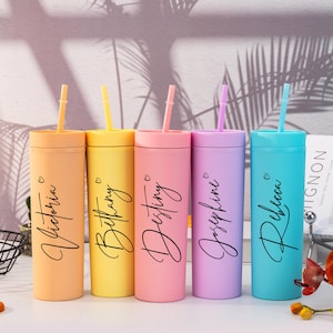 Personalisierte benutzerdefinierte Becher, Brautjungfer Becher mit Stroh, Junggesellenabschied, Brautparty, Hochzeitsgeschenk, Geburtstagstasse, Geburtstagsgeschenk