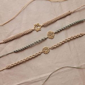 Pulsera de macramé Pulsera de chakras Pulsera minimalista bohemia de latón dorado Pulsera de 7 chakras Pulsera espiritual Joyería de yoga zen Joyería de chakras