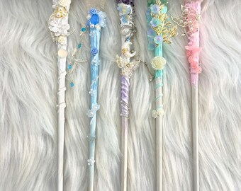 手作りの妖精の杖：クリスタル、花、チャーム - 気まぐれなコスプレ
