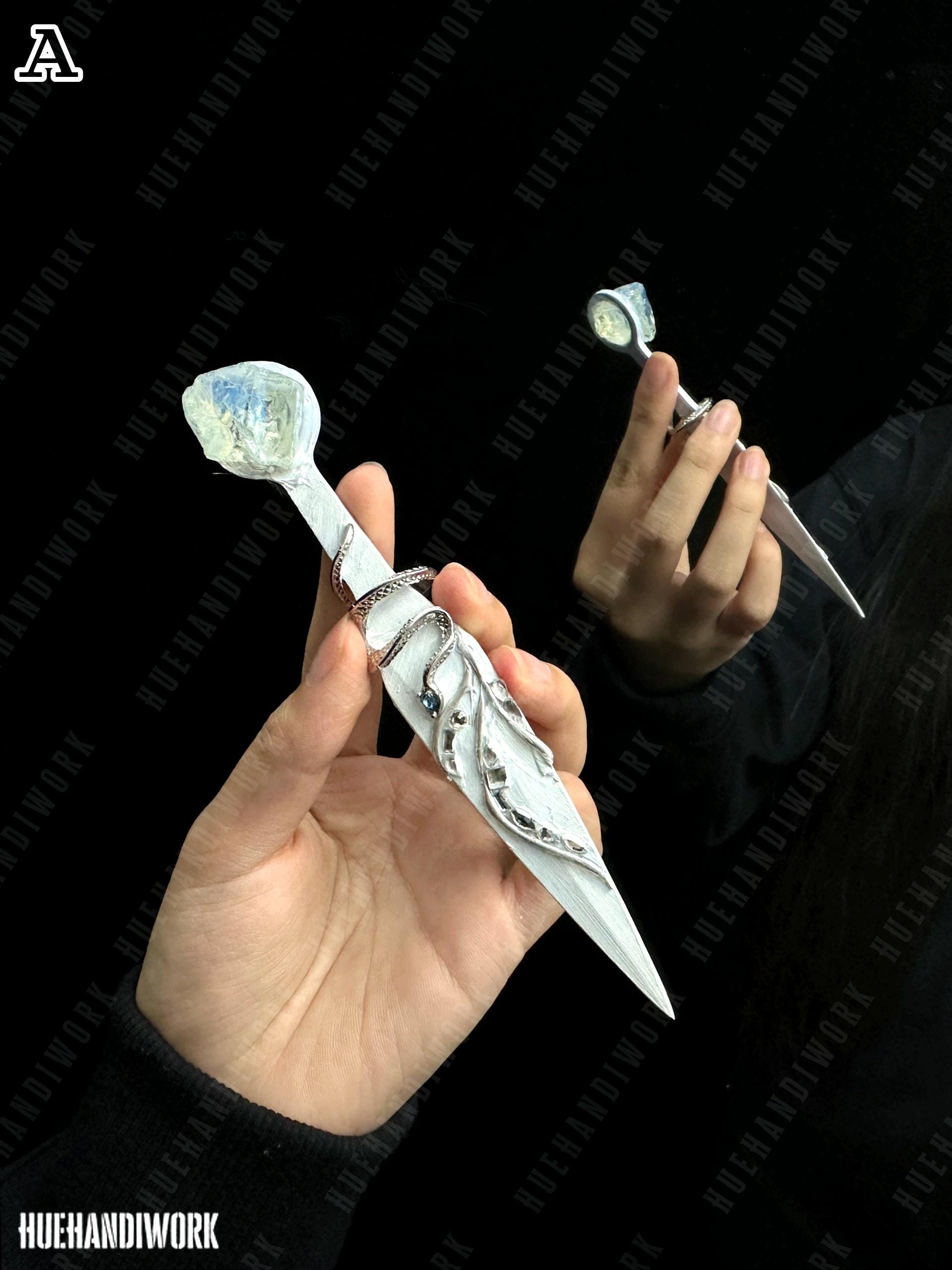人形柄・古式短剣型置物　風水魔除け　コレクション品　古美術　ナイフ　兵器研究 エルフの短剣：鹿の柄のファンタジーコスプレナイフ - Etsy 日本