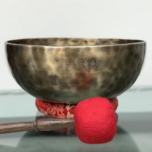 Rotchakra-sjungande skål: 25 cm tibetansk fullmåneskål - Speciella månenergihelande skålar med klubba - Meditationsskålar