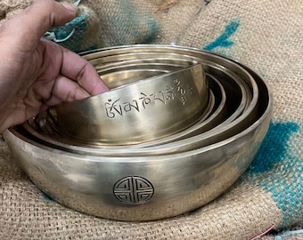 Set di campane tibetane per la luna piena: campane tibetane per la guarigione dei sette chakra con mazzuolo e cuscini - Campane tibetane artigianali realizzate in Nepal - Gold Moon