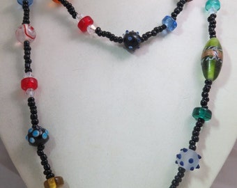 Collar de lampwork y cuentas negras de 34 pulgadas de largo