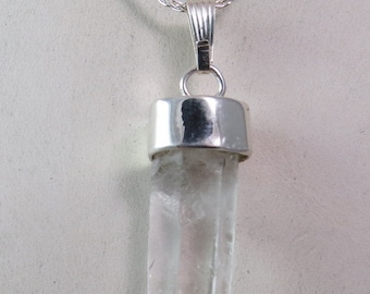 Colgante de cristal de cuarzo en plata de ley con cadena de trigo de 20 pulgadas
