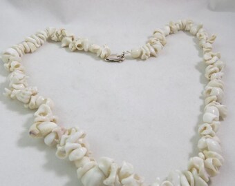 Collar de concha de 19 pulgadas de largo con cierre de langosta de plata esterlina