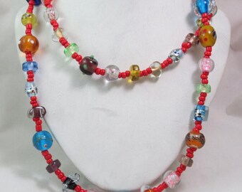Collar hecho a mano con cuentas de vidrio soplado y cuentas de semillas rojas, 38 pulgadas
