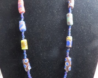 Collar de cuentas de comercio africanas con cuentas de semillas, hecho a mano, de 76 cm de largo.