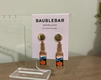 Pendientes de Halloween con jugo espeluznante y cerveza de calabaza de Baublebar