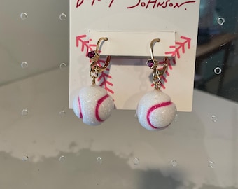 Pendientes de béisbol rosas y blancos de Betsey Johnson