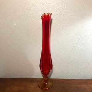 LE Smith Dominion Glass Swung Vase Amberina Pedestal Mid Century Modern