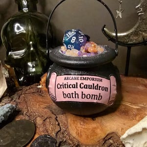 D20 Cauldron Bath Bomb with Dice l Lavender Chamomile Vanilla l DnD Gift for Gamers l Dungeons and Dragons l Nerdy Gift l Dice Bath Bomb