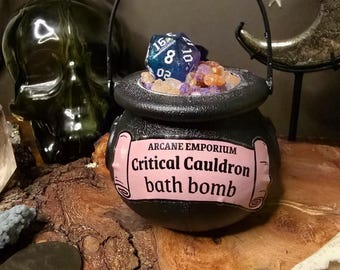 Bomba de baño de caldero D20 con dados l Lavanda, manzanilla y vainilla l Regalo de DnD para jugadores l Calabozos y dragones l Regalo para nerds l Bomba de baño de dados