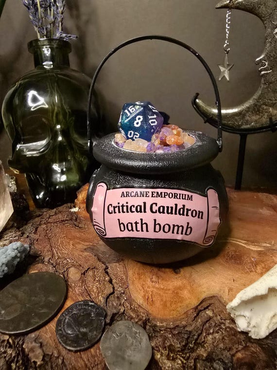 D20 Cauldron Bath Bomb with Dice l Lavender Chamomile Vanilla l DnD Gift for Gamers l Dungeons and Dragons l Nerdy Gift l Dice Bath Bomb