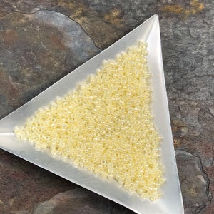 11/0 Japanese Seed Beads - Butter Cream Ceylon Miyuki # 527 (5&quot; round tube, approx 24 grams)