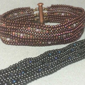 Tutorial for Flat Textured Herringbone Bracelet by Gail DeLuca