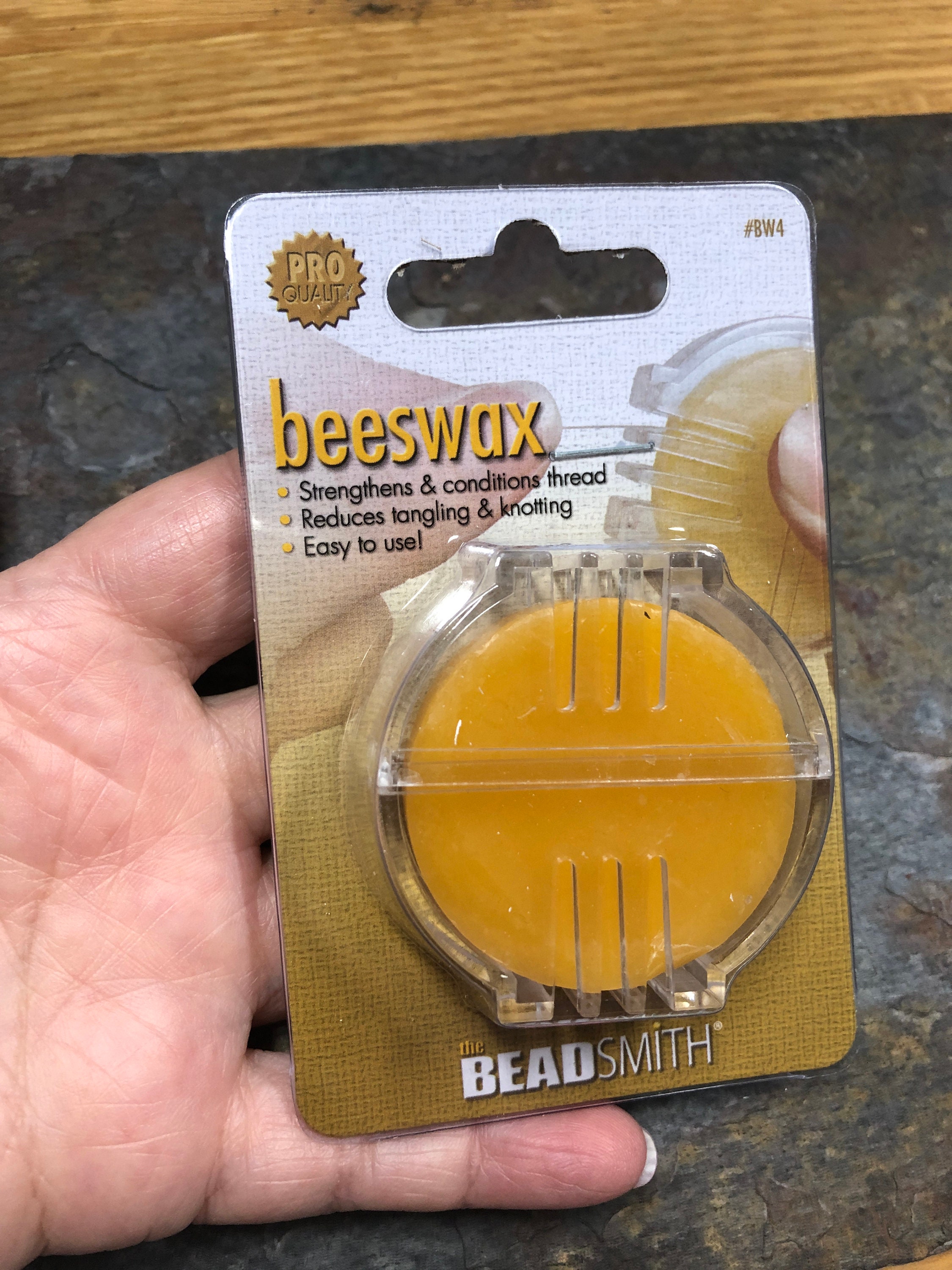 2 Pieces Beeswax Thread Conditioners Sewing Beeswax Strengthening Bees Wax  Round Thread Holders Red Thread Conditioners Thread Wax Sewing Supplies for