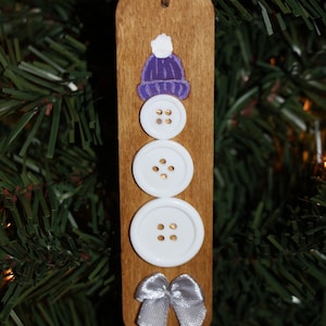 Handmade Button Snowman Christmas Ornament – Wooden Base – Custom Hat & Ribbon – Rustic Holiday Décor