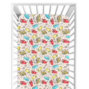 Autos Krippe Bettwäsche | Weicher Jersey Knit Baby Bettwäsche | Disney Kinderzimmer Dekor | 28x52 & 24x38 Spannbettlaken