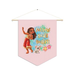 Banderín de Moana: Bandera colgante personalizada con impresión de clavija de madera / Decoración de pared para habitación infantil / Decoración personalizada para habitación imagen 2