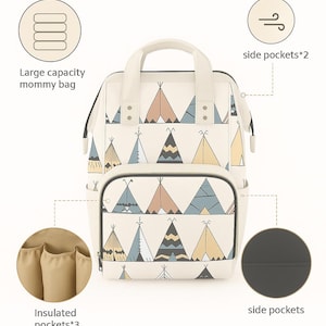 Op de afbeelding: Een cr&egrave;mekleurige luiertas met grote capaciteit en een tipi-patroon in verschillende kleuren. De tas heeft een handvat aan de bovenkant, zijvakken en ge&iuml;soleerde vakken. De tekst "Large capacity mommy bag" wordt weergegeven.