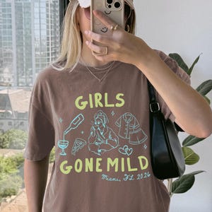 „Girls Gone Mild“-Shirt: Comfort Colors Spa-Junggesellinnenabschieds-T-Shirt, Pyjama-Party-Mädelswochenende 2026, Pyjamas und Prosecco, Geburtstags-T-Shirts