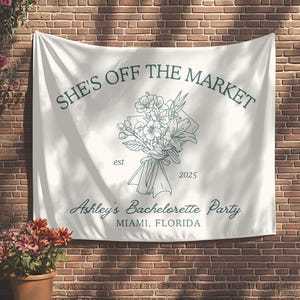 Sie ist vom Markt, frisch vom Markt Banner, kundenspezifisches Brautparty-Zeichen, Garten Bachelorette, Picknick-Brunch-Dekor, Mädchen-Reise-Tapisserie
