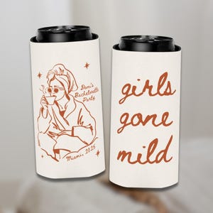 Porta lattine Girls Gone Mild, Porta bevande per addio al nubilato, Regalo personalizzato per addio al nubilato, Addio al nubilato a casa, Bomboniere per pigiama party, Viaggio tra ragazze