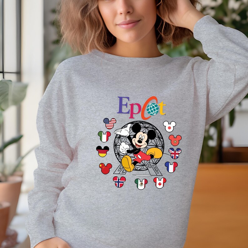 Disney Epcot World Traveler Sweater, Mickey Mouse Epcot Passport World Showcase Flags Hoodie, Disneyland World Tour Bild 6