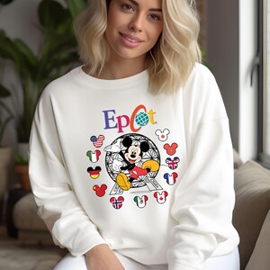 Disney Epcot World Traveler Sweater, Mickey Mouse Epcot Passport World Showcase Flags Hoodie, Disneyland World Tour Bild 1