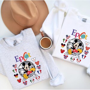 Disney Epcot World Traveler Sweater, Mickey Mouse Epcot Passport World Showcase Flags Hoodie, Disneyland World Tour Bild 7