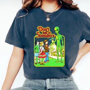 Vintage Don&#39;t Talk To Strangers Shirt, Comfort Colors Funny Halloween Shirt, Alien T-Shirt, Spooky Alien Halloween Tee, Halloween Gift
