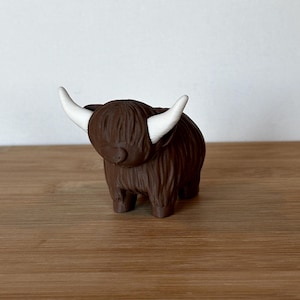 3D Printed Highland Cow Desk Buddy: Gift for Cow Lovers