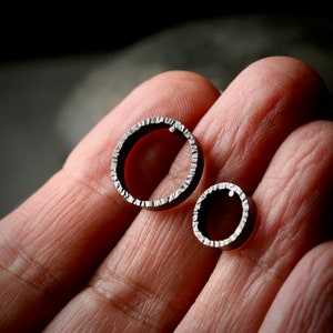 hammered edge textured sterling silver open hoop circle post earrings bright and oxidized 2 sizes available image 7