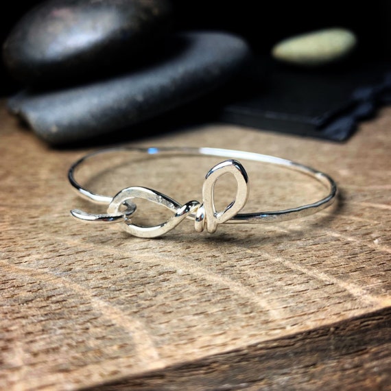 Hook bangle bracelet outlet