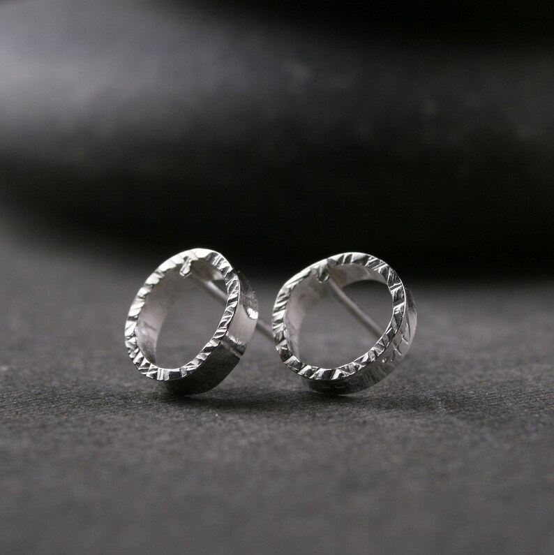 hammered edge textured sterling silver open hoop circle post earrings bright and oxidized 2 sizes available image 3