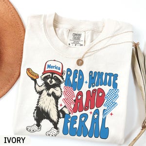 Rot, weiß und wild Shirt, Comfort Colors® 4. von Juli Shirt, lustiges Waschbär Shirt, wildes Mädchen, patroitisches Shirt, lustiges USA Shirt, Amerika T-Shirt