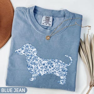 Comfort Colors® Dackel Shirt, Toile Blümen Dackel Shirt, süsses Doxie Mama Shirt, Hund Mama Geschenk, Dackel Shirt
