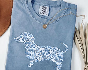 Camisa de perro salchicha Comfort Colors®, camisa de perro salchicha con estampado floral, linda camisa para mamá doxie, regalo para mamá perruna, camisa para perro salchicha, camisetas para perro salchicha