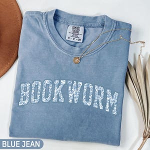 Comfort Colors® Bücherwurm T-Shirt, Bücherwurm T-Shirt, Bücherwurm T-Shirt, Buchliebhaber Outfit, Buchclub Kleidung, Bücherwurm T-Shirt, Bibliothekar Geschenk