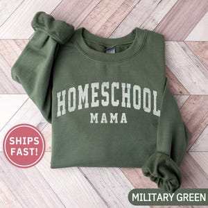 Sweat-shirt maman école à la maison, cadeaux maman école à la maison, col rond maman école maison, cadeau de rentrée scolaire pour maman, sweat-shirt fête des mères
