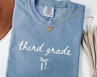Comfort Colors Dritte Klasse Lehrer Shirt, Coquette Bow Tee