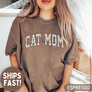 Comfort Colors® Floral Cat Mom Shirt, Cat Mom Gift, Shirt for Cat Lovers, Cat Owner Shirt, Cat Mama Shirts, Gift for Cat Lover,Cute Pet Gift