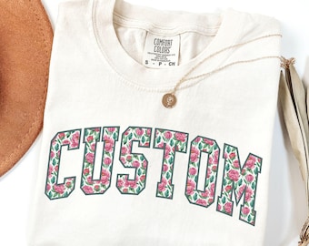 Camiseta con texto floral personalizado, camiseta personalizada con colores cómodos, camiseta personalizada, camisetas personalizadas con texto a juego, camiseta personalizada con letras universitarias florales