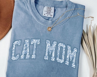 Camiseta Comfort Colors® para mamá gata, camiseta con estampado floral de toile, camiseta para mamá gata, camiseta adorable para mamá gata, camiseta para amantes de los gatos, regalo para mamá gata, mamá peluda