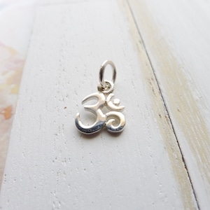 Tiny Om Charm Sterling Silver Yoga Dangle Ohm for Bracelet or Necklace (CNA1325)