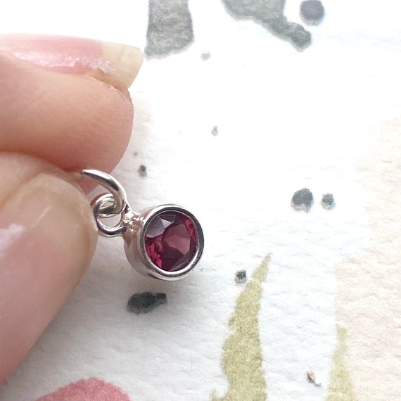 Sterling Silver Oval Garnet January Bead Charm Sterling Silver Oval Garnet January Bead Charm