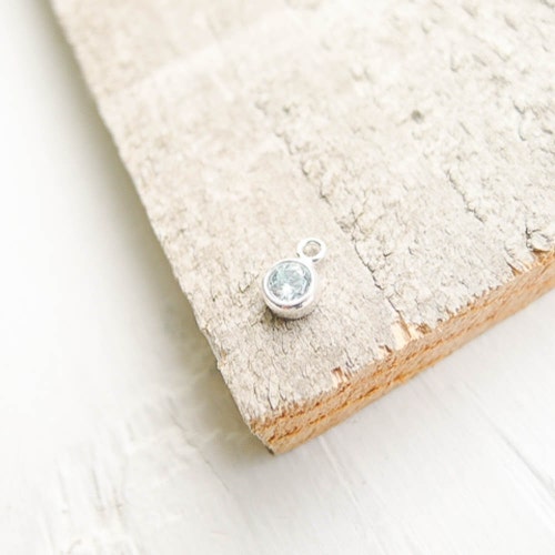 Custom Dainty Duo Round Birthstone Charm In Silver | Caitlyn Minimalist - Foto 2