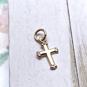 Small Gold Cross Charm Fancy Little Gold Filled Crosses Pendants for Jewelry (CC2811F)