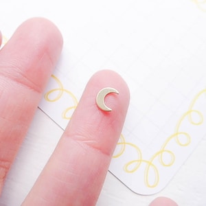 Little Gold Moon Accent Crescent Moon Charm Soldering Jewelry Makers and Metalsmiths DIY Goldfill (SR678511)