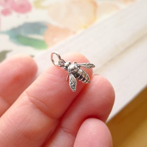 Bee Charm Realistic Sterling Silver Honeybee Pendant Queen Pendant (SR925936)